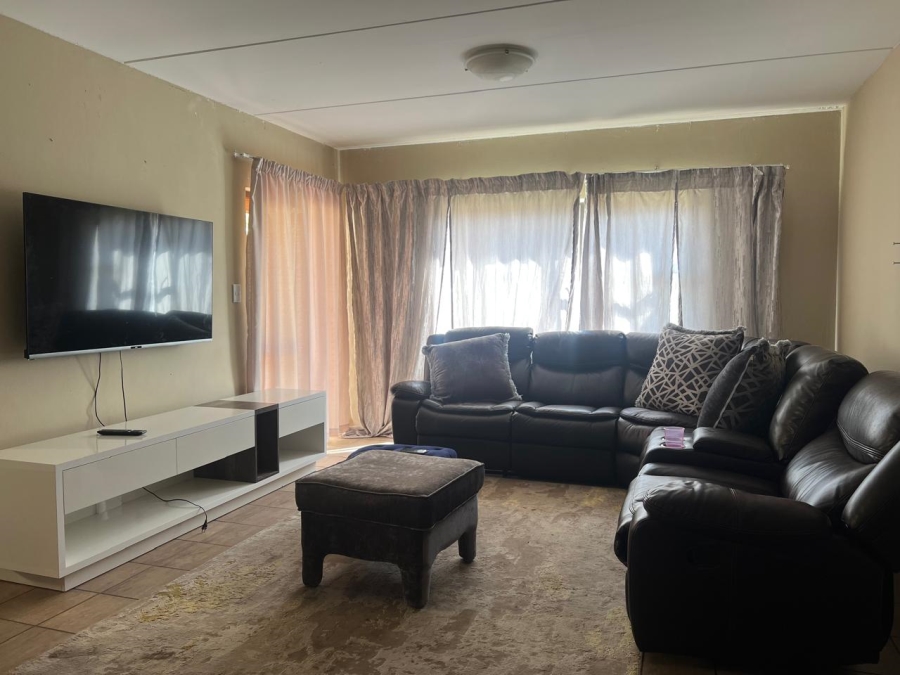 To Let 3 Bedroom Property for Rent in Waterval East North West